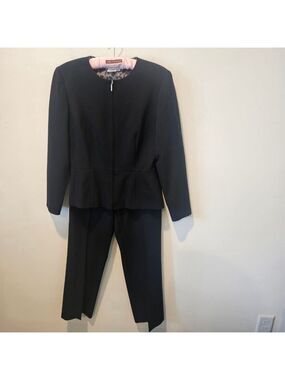 Women's Maggy London Pant Suit Size 6 Black